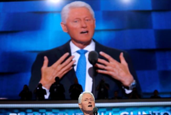 Clinton wins historic nomination, says glass ceiling cracked | iNFOnews.ca Clinton wins historic nomination, says glass ceiling cracked | iNFOnews.ca