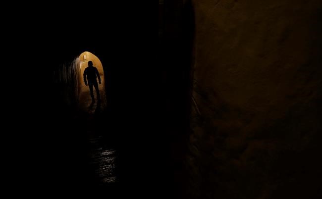 In Ecuadorean cave, meals offered in darkness by the blind | iNFOnews.ca