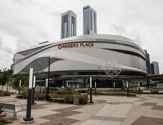 NHL players, staff arrive in Edmonton, Toronto ahead of league's summer restart | iNFOnews.ca CP1163289098