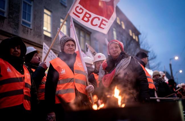 Miners, environmentalists protest outside German coal talks | iNFOnews.ca