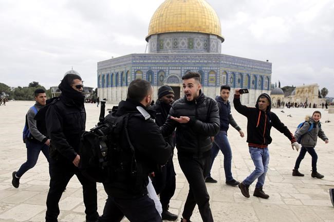 Israeli police arrest 5 Palestinians at flashpoint holy site | iNFOnews.ca