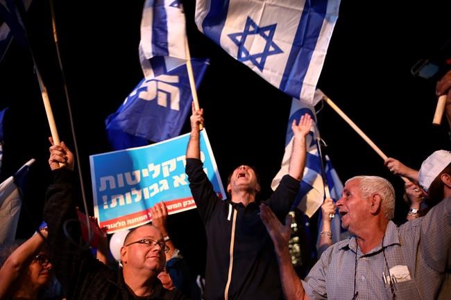 Thousands rally in support of embattled Israeli leader | iNFOnews.ca