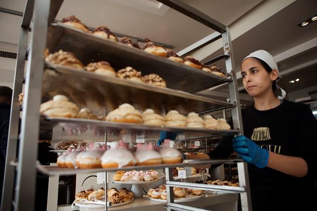 In Israel, an oily Hanukkah treat outlasts a health campaign | iNFOnews.ca