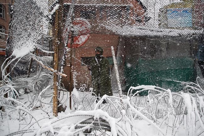 Avalanches, landslides kill 11 people in Himalayan Kashmir | iNFOnews.ca Avalanches, landslides kill 11 people in Himalayan Kashmir | iNFOnews.ca