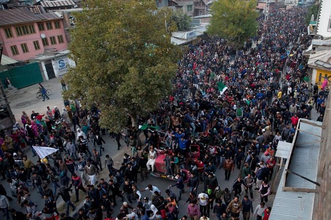 Fighting in Kashmir city leaves 3 combatants, civilian dead | iNFOnews.ca Fighting in Kashmir city leaves 3 combatants, civilian dead | iNFOnews.ca