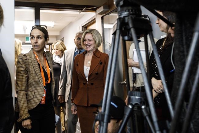 Notley says Kenney rail cancellation plan forgoes jobs, leaves oil in ground | iNFOnews.ca Notley says Kenney rail cancellation plan forgoes jobs, leaves oil in ground | iNFOnews.ca