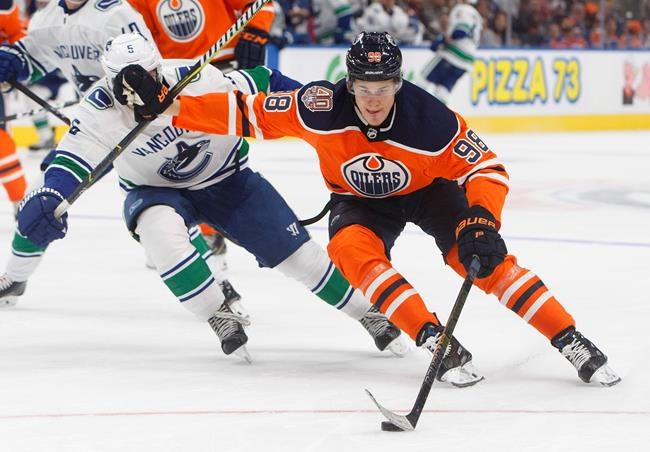 Rattie notches hat trick, Talbot gets shutout as Oilers silence Canucks 6-0 | iNFOnews.ca CP658814442