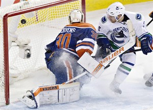 Vrbata leads Canucks past Oilers 5-4; Vancouver continues domination of Edmonton | iNFOnews.ca CP30779013