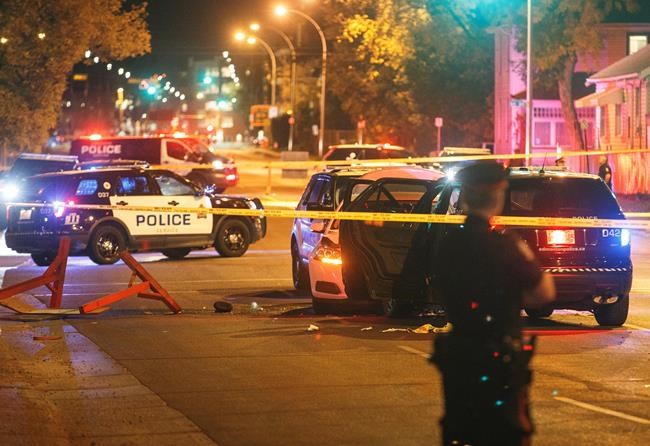 NewsAlert: Large police presence in downtown Edmonton after officer hurt | iNFOnews.ca NewsAlert: Large police presence in downtown Edmonton after officer hurt | iNFOnews.ca
