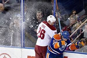 Dubnyk stops 33 shots in return to Edmonton as Coyotes edge Oilers 2-1 | iNFOnews.ca CP30733998