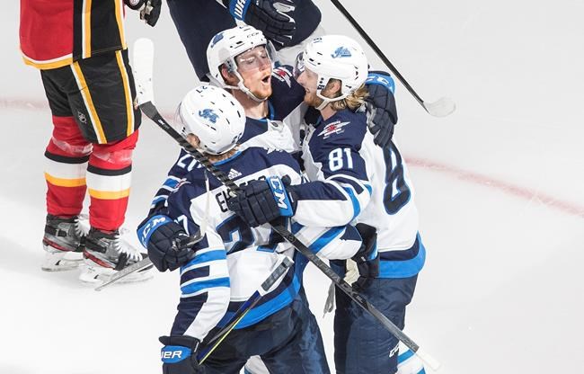 Jets rebound with 3-2 win over Flames, even qualifying series 1-1 | iNFOnews.ca