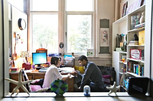 Syrian refugee student, Edmonton teacher find a novel in his experience | iNFOnews.ca