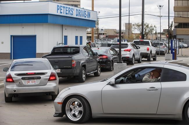 Burgers, ice cream, doughnuts and plants: Queues forming for non-essential items | iNFOnews.ca Burgers, ice cream, doughnuts and plants: Queues forming for non-essential items | iNFOnews.ca