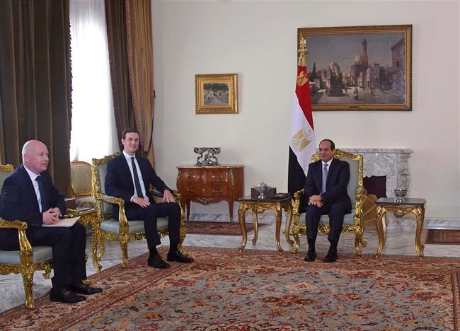 Popular hashtags take sides on Egypt president's leadership | iNFOnews.ca