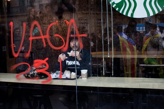 Spain: Pro-secession protesters block roads in Catalonia | iNFOnews.ca