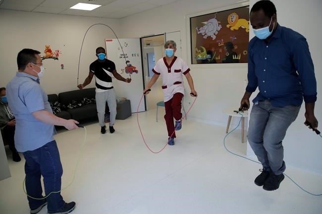 Punching through turmoil: Pro boxer helps medical staff cope | iNFOnews.ca