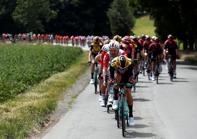 Teunissen wins Tour opening stage, Thomas crashes at end | iNFOnews.ca