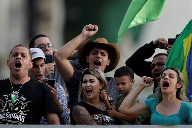 Praise and push-ups for Brazil's embattled Bolsonaro | iNFOnews.ca Praise and push-ups for Brazil's embattled Bolsonaro | iNFOnews.ca