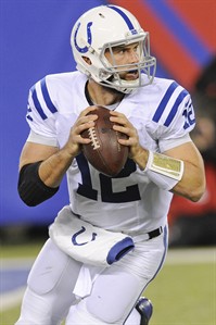 Luck throws for 4 TDs, Vinatieri kicks 4 field goals in Indy's 40-24 rout of Giants | iNFOnews.ca