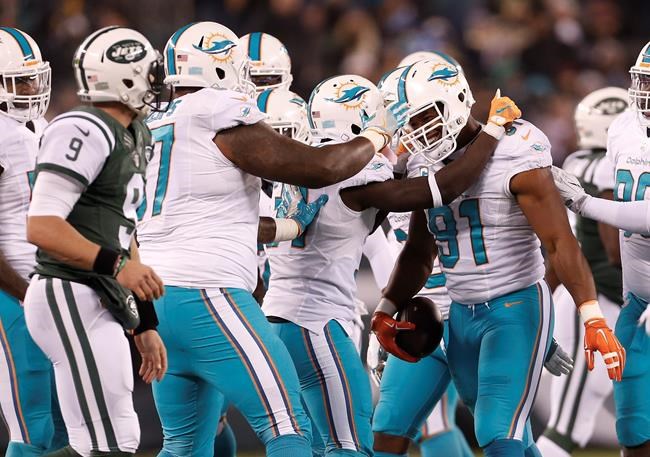 Moore sets career high with 4 TDs as Miami routs Jets | iNFOnews.ca