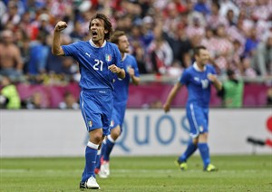 Pirlo and Mandzukic trade goals as Italy and Croatia draw 1-1 in Group C at Euro 2012 | iNFOnews.ca CP18799281