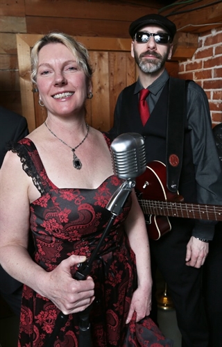Winter Vibes: Black Cat Soul Duo | iNFOnews.ca Winter Vibes: Black Cat Soul Duo