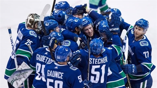 Vancouver Canucks VS Boston Bruins