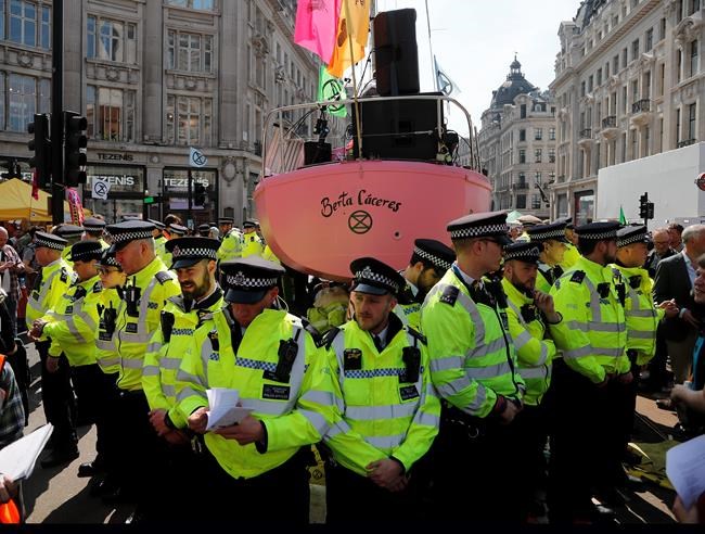 UK police say 1,065 climate protesters arrested in last week | iNFOnews.ca UK police say 1,065 climate protesters arrested in last week | iNFOnews.ca