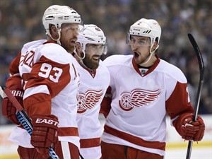 Zetterberg bounces back from bad game to put up four assists in Red Wings' win | iNFOnews.ca CP30329981