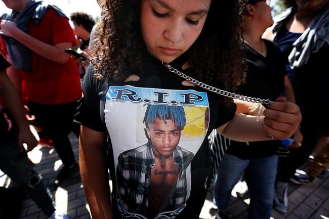 Fans throng Florida arena, mourn slain rapper XXXTentacion | iNFOnews.ca Fans throng Florida arena, mourn slain rapper XXXTentacion | iNFOnews.ca