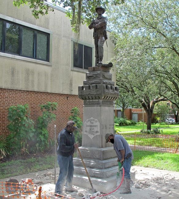 1 Florida Confederate memorial removed, another vandalized | iNFOnews.ca