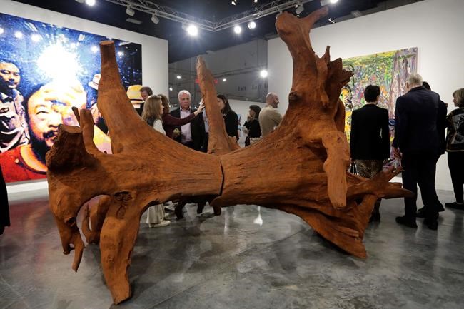 Miami Beach unveils traffic sculpture made of sand | iNFOnews.ca Miami Beach unveils traffic sculpture made of sand | iNFOnews.ca