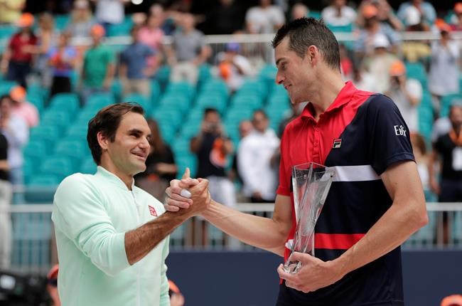 Federer wins 101st title, beating Isner in Miami Open final | iNFOnews.ca