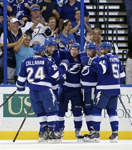 Stamkos scores 3 goals, Hedman has 4 points as Lightning rout Canadiens 7-1 | iNFOnews.ca