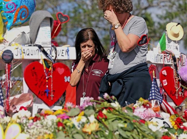 After shooting, return to school brings teachers to tears | iNFOnews.ca After shooting, return to school brings teachers to tears | iNFOnews.ca