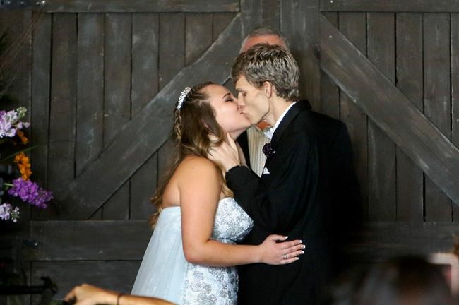 Teen battling cancer dies weeks after marrying girlfriend | iNFOnews.ca