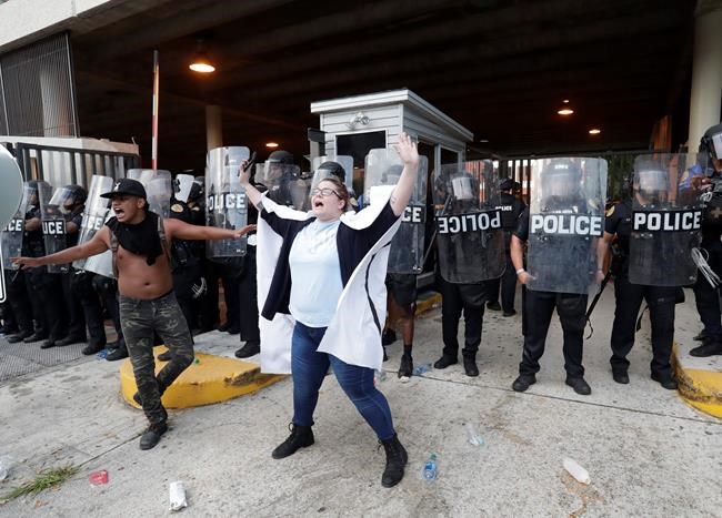 Truck drives through Florida protesters; no serious injuries | iNFOnews.ca Truck drives through Florida protesters; no serious injuries | iNFOnews.ca