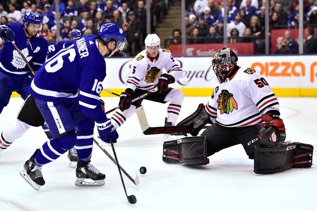 Perlini, Blackhawks hold off late charge by Maple Leafs for wild 5-4 win | iNFOnews.ca
