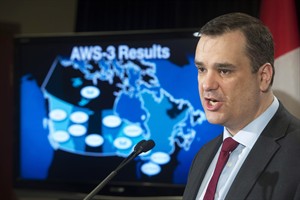 Latest wireless spectrum auction raises $2.11B, Industry Canada says | iNFOnews.ca CP32173545
