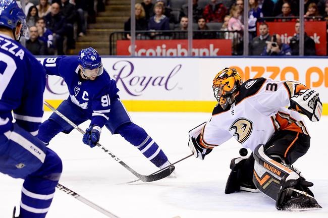 Tavares scores in OT, Matthews adds 40th as Leafs survive scare to beat Ducks | iNFOnews.ca