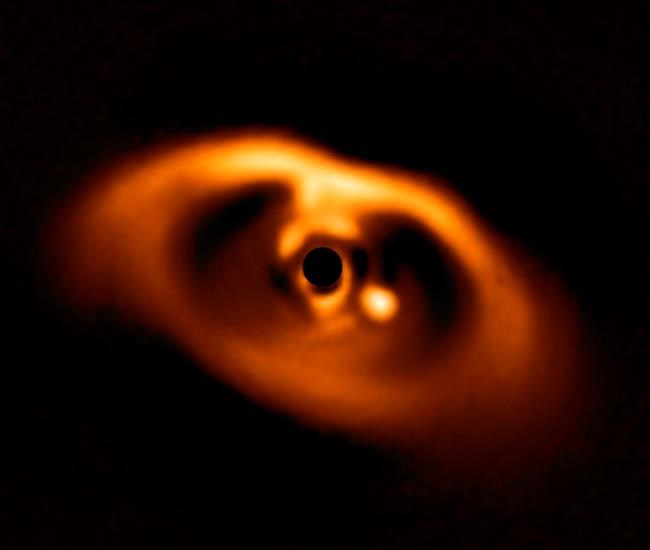 Astronomers report 1st image of baby planet being formed | iNFOnews.ca Astronomers report 1st image of baby planet being formed | iNFOnews.ca