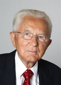Karl Albrecht, reclusive billionaire who co-founded German supermarket chain Aldi, dead at 94 | iNFOnews.ca