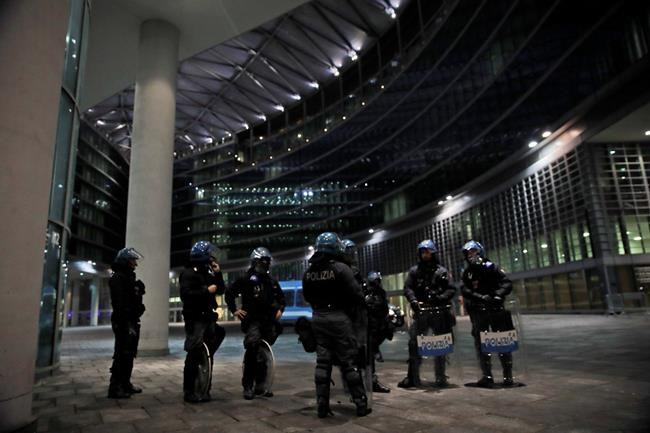 Protests in Italy over new virus crackdown turn violent | iNFOnews.ca