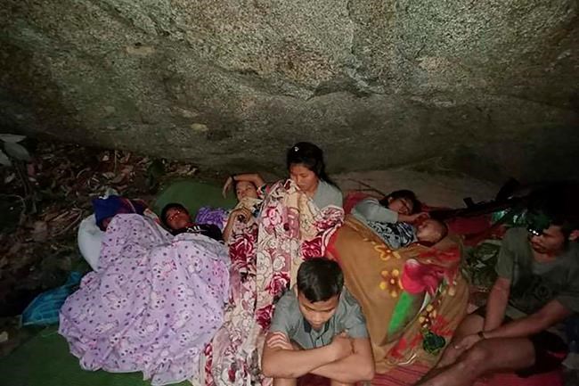 Myanmar air strikes send ethnic Karen fleeing to Thailand | iNFOnews.ca Myanmar air strikes send ethnic Karen fleeing to Thailand | iNFOnews.ca