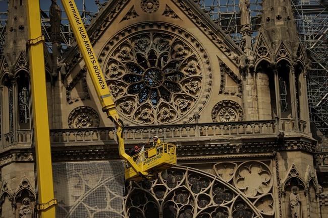 Paris Easter Mass honours firefighters who saved Notre Dame | iNFOnews.ca
