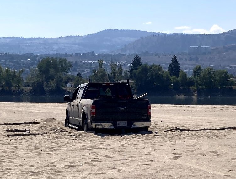 iN PHOTOS: 10 goofy things spotted in traffic in Kamloops, Okanagan | iNwheels iN PHOTOS: 10 goofy things spotted in traffic in Kamloops, Okanagan | iNwheels