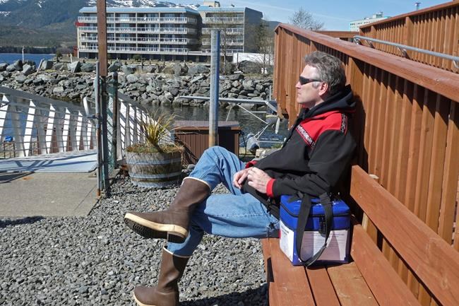 Alaska governor shares vaccine with Canadian town, hopes to open border | iNFOnews.ca