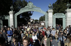 College freshmen partied less in high school than their parents, report low emotional health | iNFOnews.ca CP31772812
