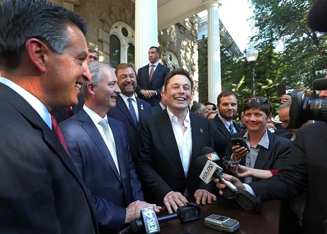 Musk says investors convinced him Tesla should stay public | iNFOnews.ca CP1171023177