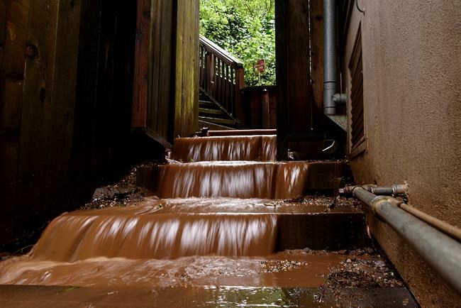 Storm creates chaos in California with flooding, mudslides | iNFOnews.ca Storm creates chaos in California with flooding, mudslides | iNFOnews.ca